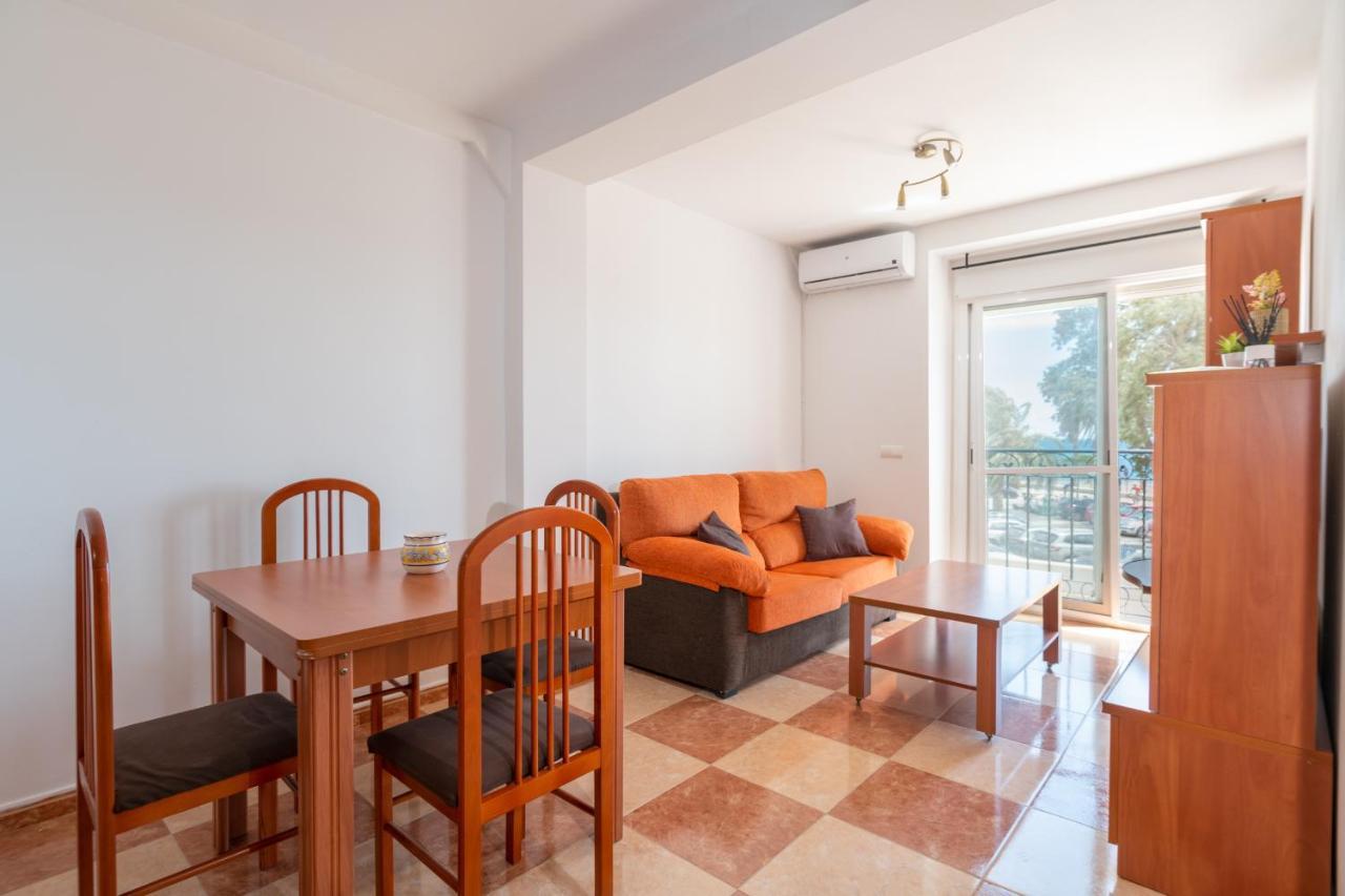 מאלגה Renthas Pedregalejo Beach Apartments מראה חיצוני תמונה