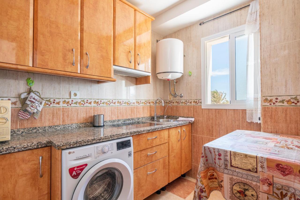 מאלגה Renthas Pedregalejo Beach Apartments מראה חיצוני תמונה