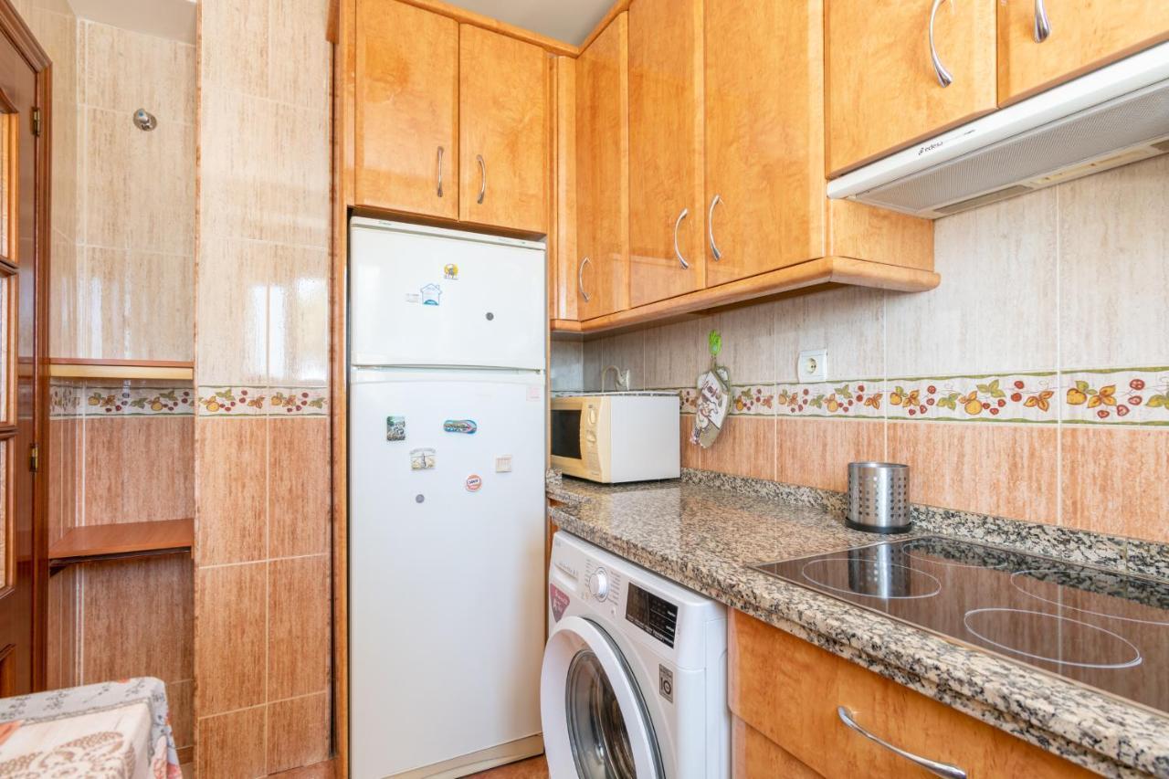 מאלגה Renthas Pedregalejo Beach Apartments מראה חיצוני תמונה
