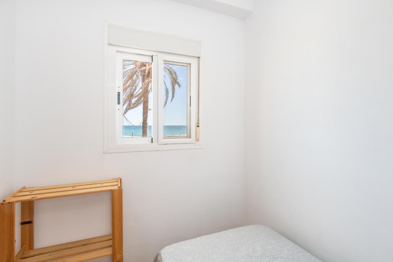 מאלגה Renthas Pedregalejo Beach Apartments מראה חיצוני תמונה